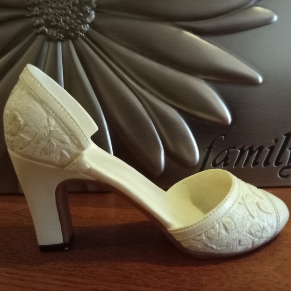Vintage Just the Right Shoe Raine Shower of Flowers Mini Shoe 1999 25026 Flaws - Picture 6 of 6